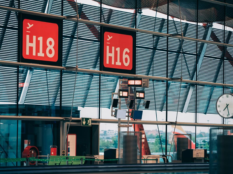 機(jī)場(chǎng)專(zhuān)用護(hù)欄網(wǎng)：防攀爬、抗沖擊，智能防護(hù)打造空港安全屏障
